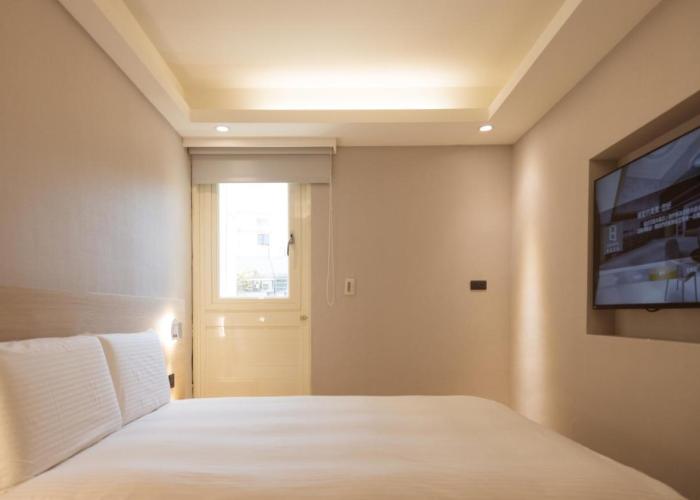 Hub Hotel- Banqiao Station Building 1