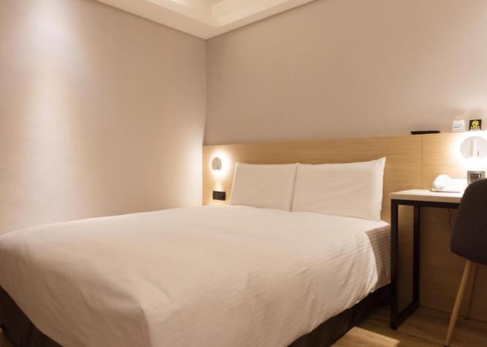 Hub Hotel- Banqiao Station Building 1
