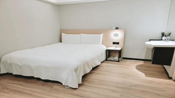 Hub Hotel- Banqiao Station Building 1