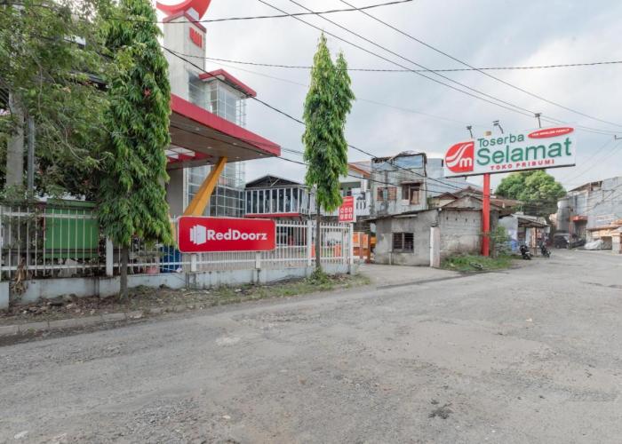 RedDoorz Syariah near Alun-Alun Pelabuhan Ratu