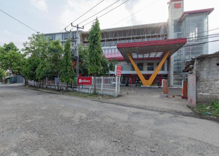 RedDoorz Syariah near Alun-Alun Pelabuhan Ratu