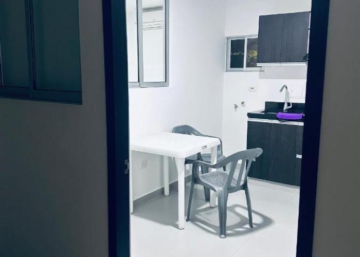 Hermoso aparta estudio con Aire Acondicionado en un primer piso