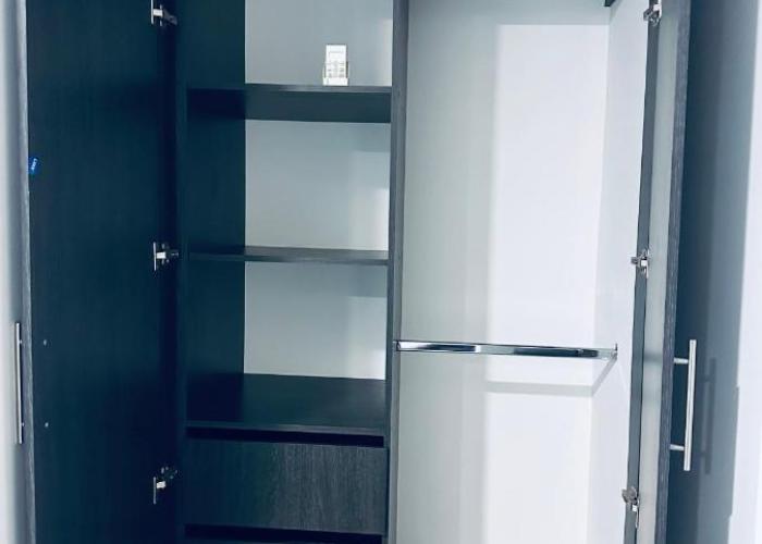 Hermoso aparta estudio con Aire Acondicionado en un primer piso