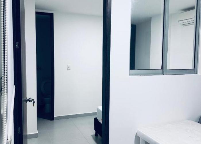 Hermoso aparta estudio con Aire Acondicionado en un primer piso
