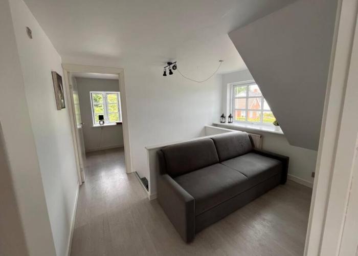 Stor rummelig lejlighed med egen P-plads