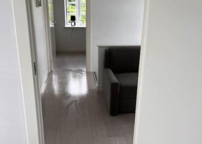 Stor rummelig lejlighed med egen P-plads