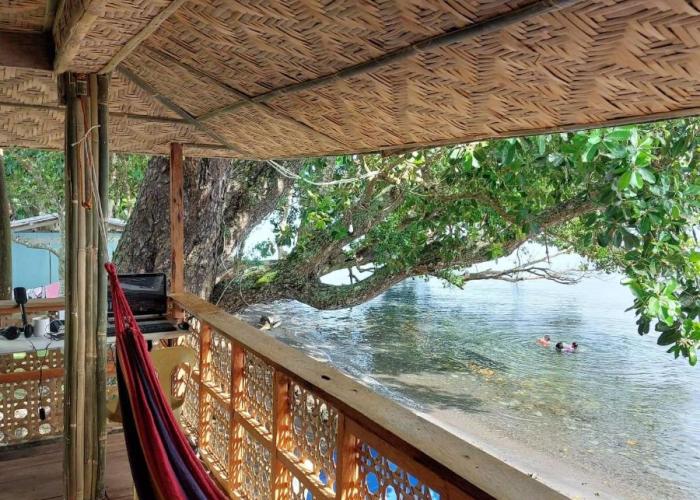 Borbon's Treehouse By the Sea
