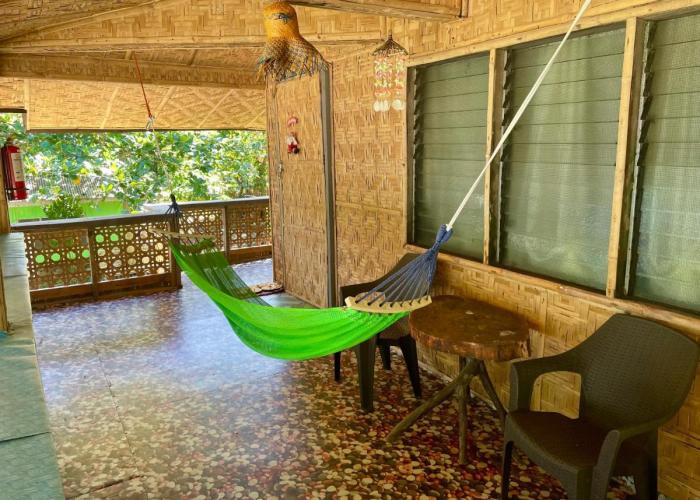Borbon's Treehouse By the Sea