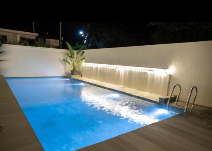 Luxury 2-bedroom apartment with shared pool 2 mins to Pereybere beach