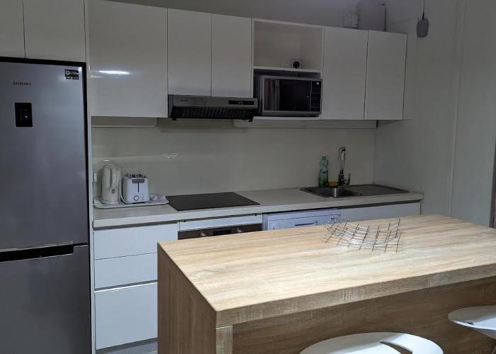 Luxury 2-bedroom apartment with shared pool 2 mins to Pereybere beach