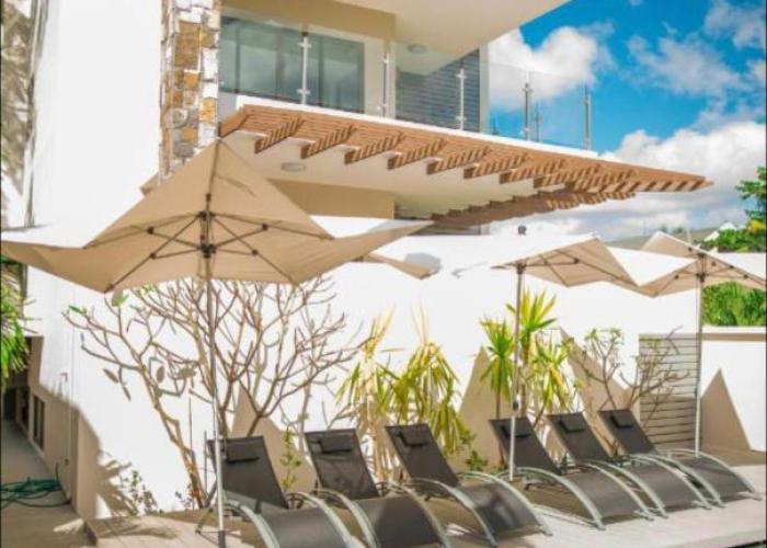 Luxury 2-bedroom apartment with shared pool 2 mins to Pereybere beach
