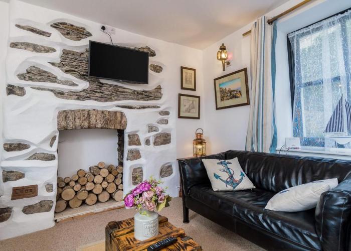 Jessamine: Restored fisherman's cottage close to Looe's harbour