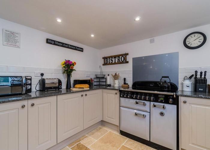 Jessamine: Restored fisherman's cottage close to Looe's harbour
