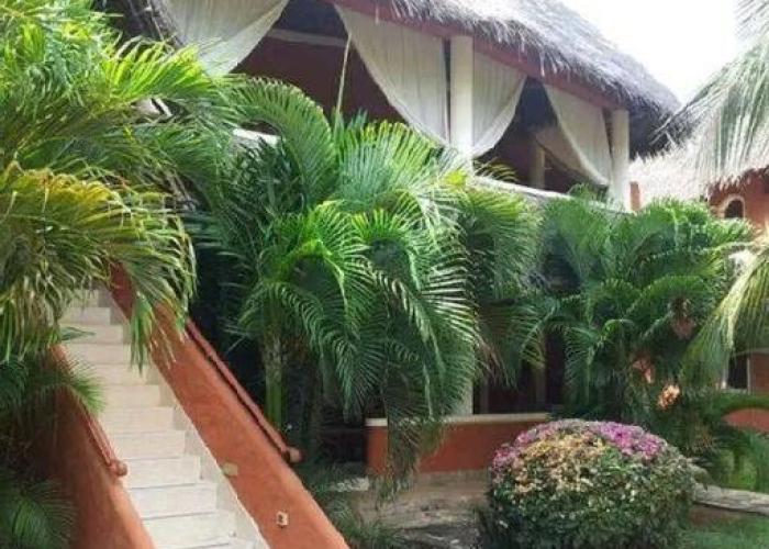Tembo Beachfront 1 bedroom cottage in Beach resort