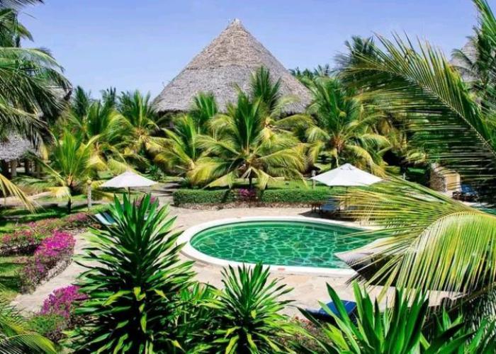 Tembo Beachfront 1 bedroom cottage in Beach resort