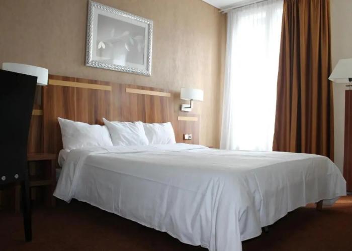 Hotel The Originals du Grand Monarque