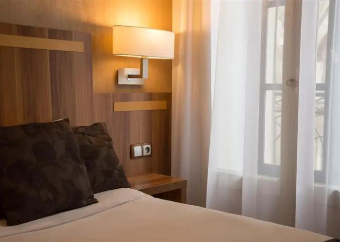 Hotel The Originals du Grand Monarque