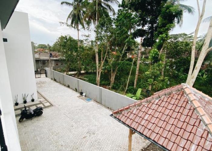 Kmanda House