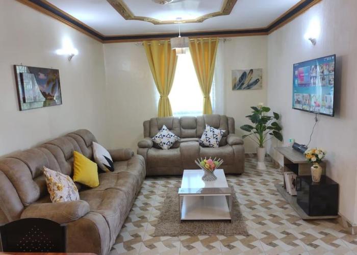 Homely,Stylish Nyali 2BR Suite w/ Hot Shower WIFI