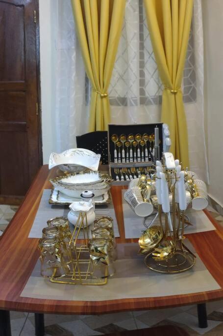 Homely,Stylish Nyali 2BR Suite w/ Hot Shower WIFI