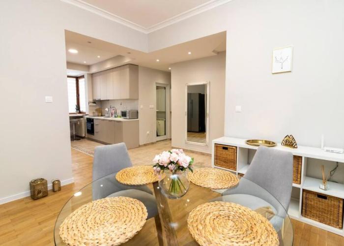 Spacious Aristocratic Apt. with a Colourful View