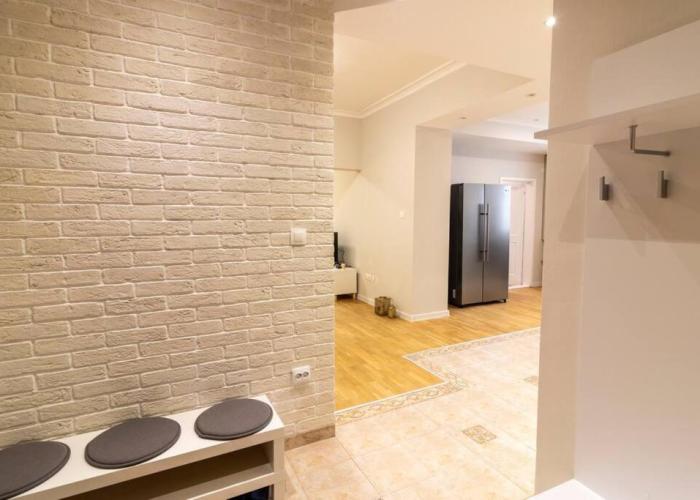 Spacious Aristocratic Apt. with a Colourful View