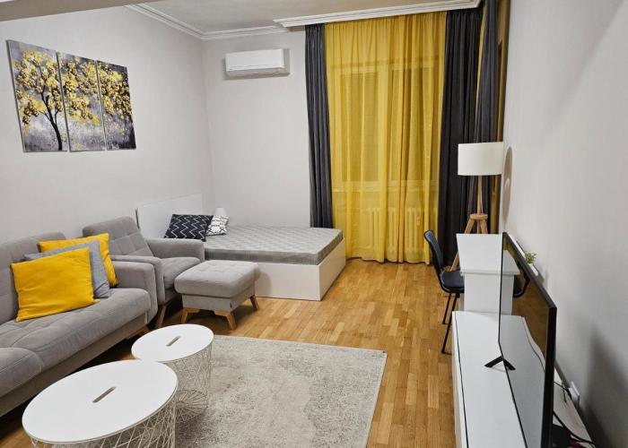 Spacious Aristocratic Apt. with a Colourful View