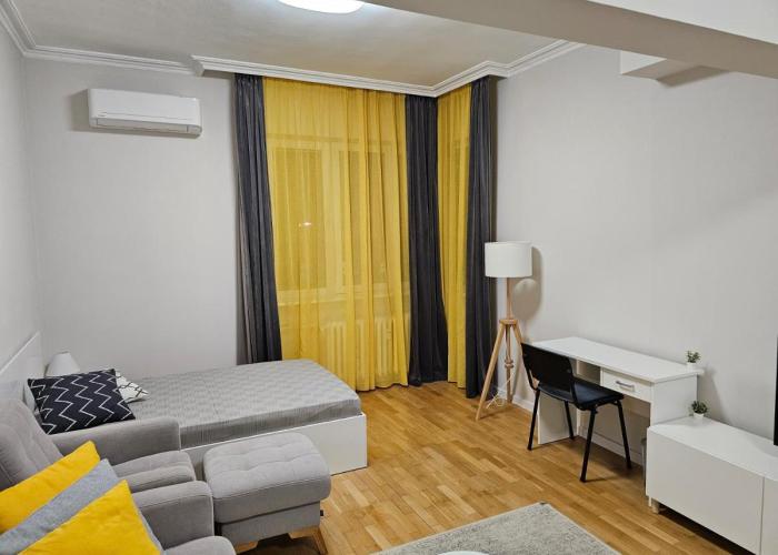 Spacious Aristocratic Apt. with a Colourful View