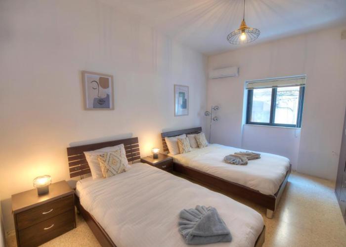Enormous 3bedrooms seafront with balcony PDEH1-1