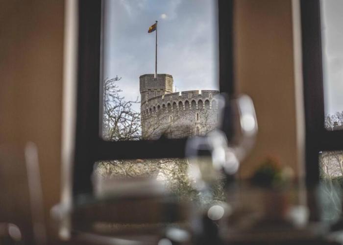 Hidden Gem With Windsor Castle Views & Parking