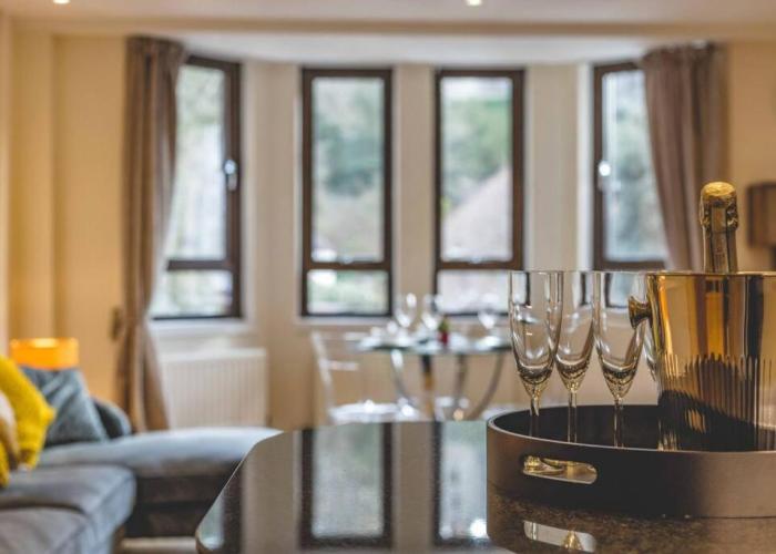 Hidden Gem With Windsor Castle Views & Parking
