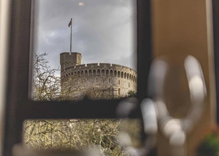 Hidden Gem With Windsor Castle Views & Parking