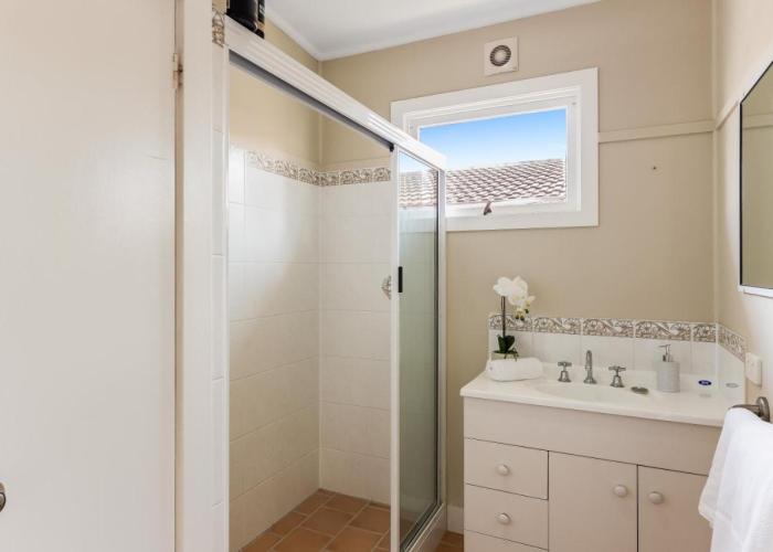 Light & Bright! 3 Bedroom Cottage, East Toowoomba!