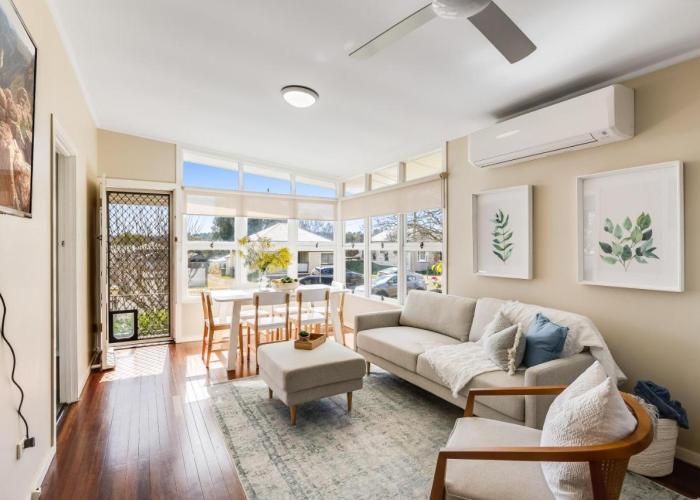 Light & Bright! 3 Bedroom Cottage, East Toowoomba!