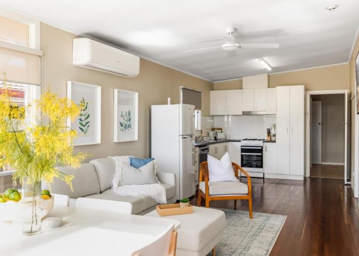 Light & Bright! 3 Bedroom Cottage, East Toowoomba!