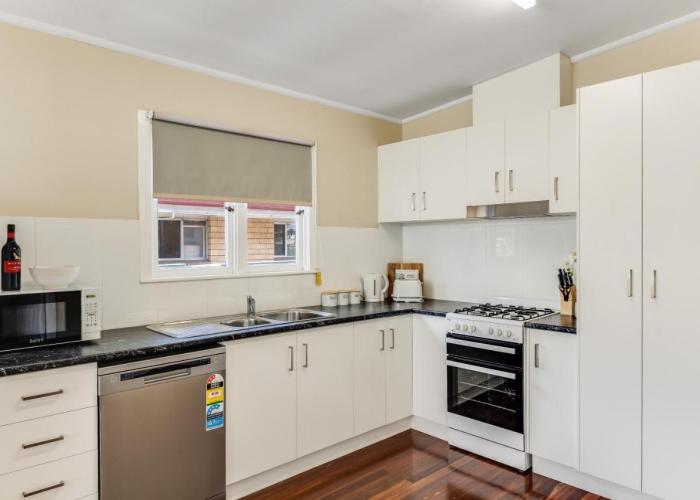Light & Bright! 3 Bedroom Cottage, East Toowoomba!