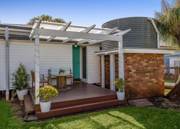 Cheerful, Cosy Cottage - Near Rose Garden!