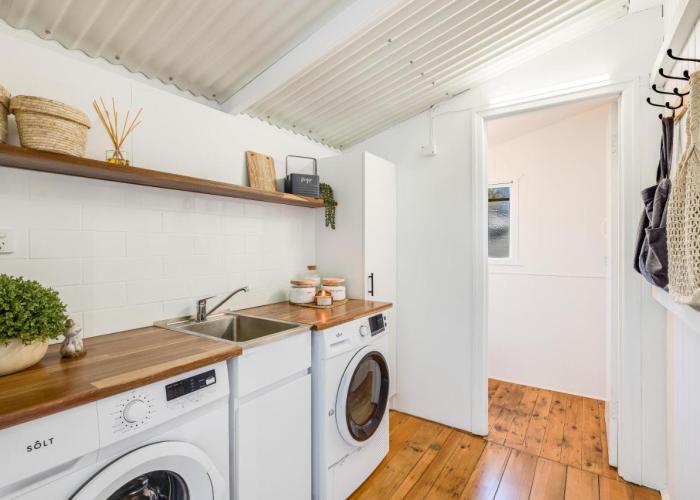 Cheerful, Cosy Cottage - Near Rose Garden!