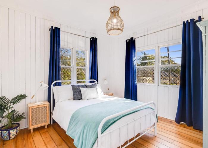 Cheerful, Cosy Cottage - Near Rose Garden!