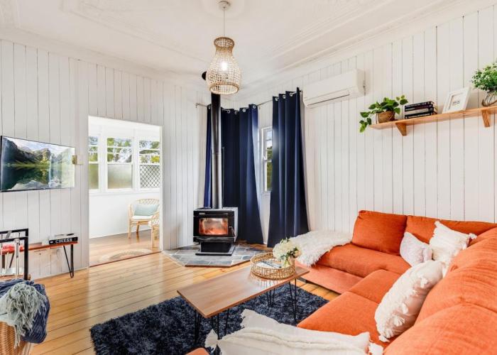 Cheerful, Cosy Cottage - Near Rose Garden!