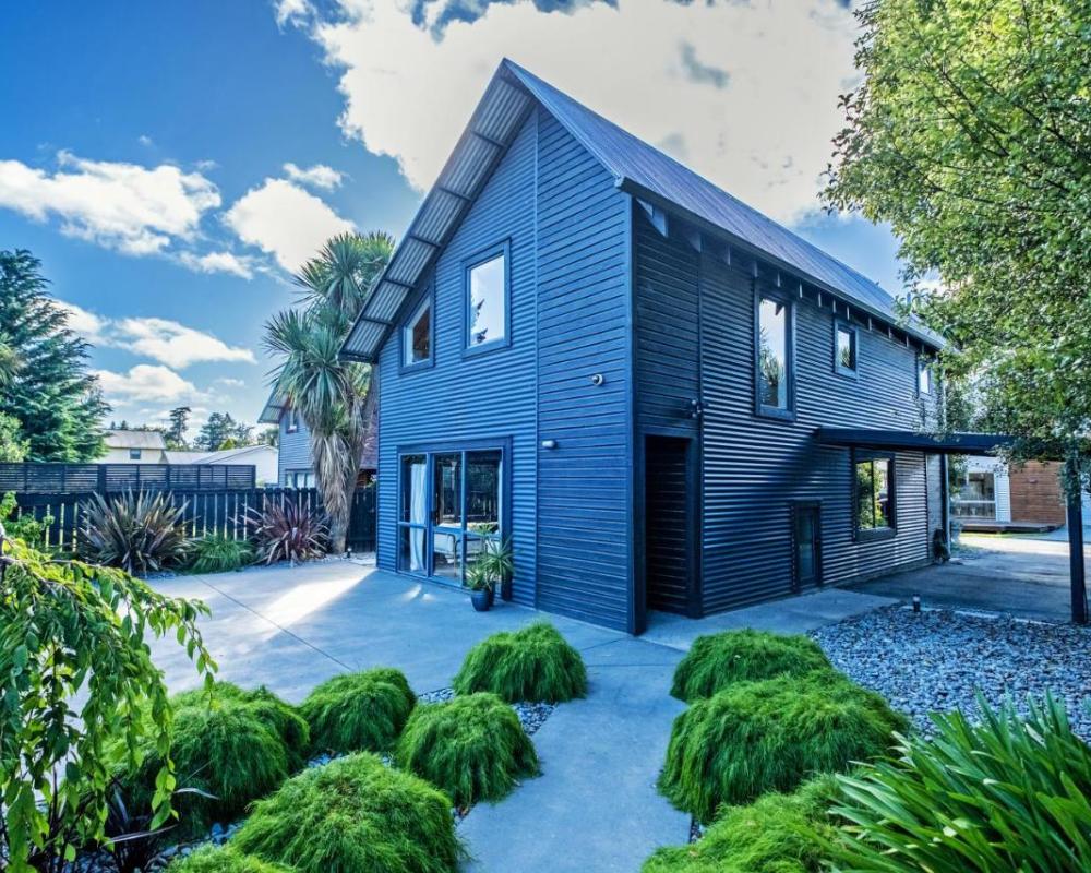 Little Black Chalet Methven