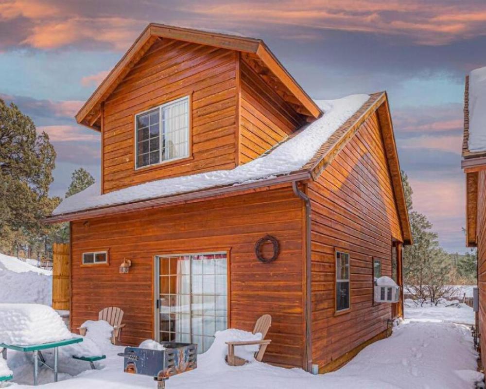 Cabin#2 Elk Hallow - Pet Friendly - Sleeps 6 - Playground & Game Room