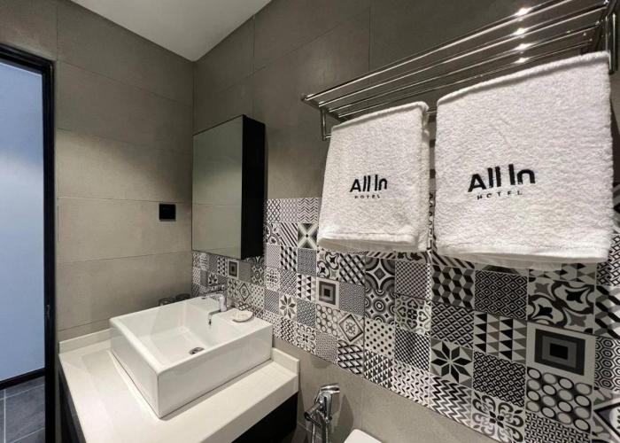 ALL IN HOTEL