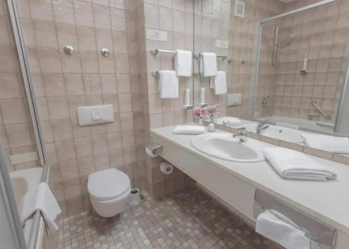 Best Living Hotel Arotel