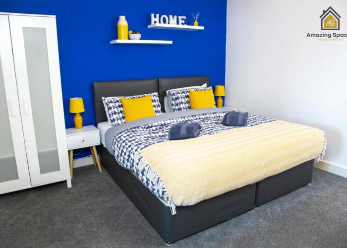 LARGE UNIQUE 2 BEDROOM DUPLEX APARTMENT WITH PRIVATE PARKING & FREE WIFI - VAT QUALIFYING BY AMAZING SPACES RELOCATIONS Ltd