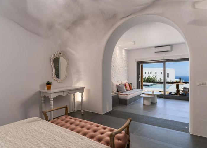 Numa Santorini