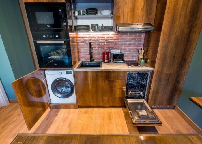 Funky 2 Bedroom Flat in Alpic