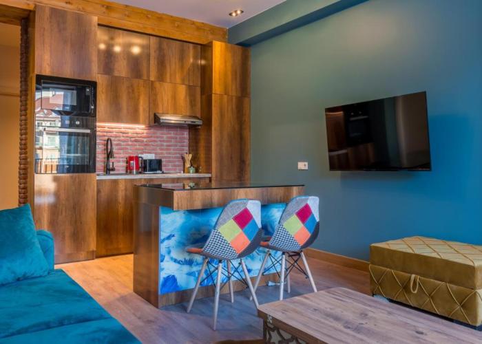 Funky 2 Bedroom Flat in Alpic