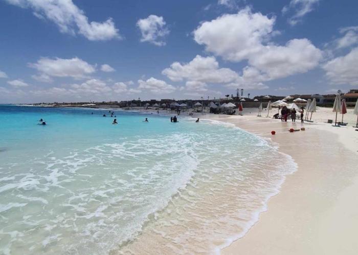 Chalet 3 bedrooms 2 toilets lotus north cost stand alone 3 Ac 2 stand fan families are preferred