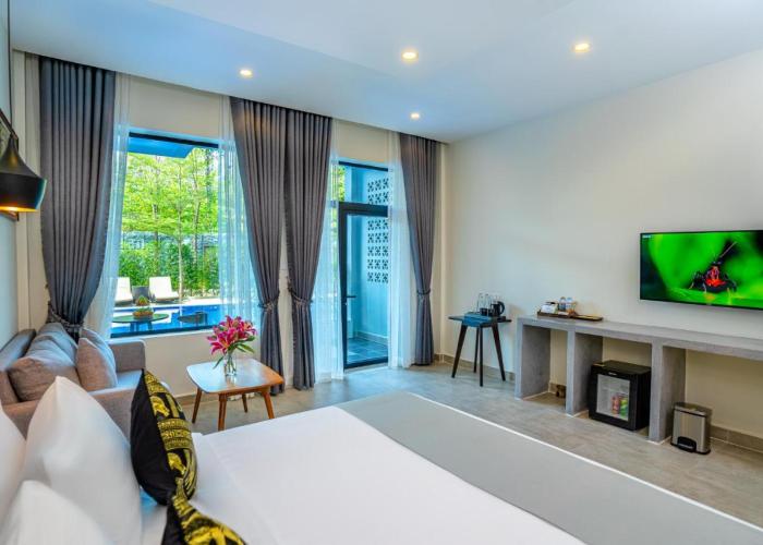 Rainforest Hotel by NSUN